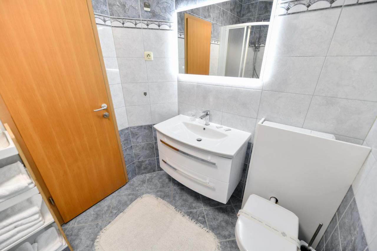 White Hill Apartment *